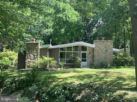 2nd image of 2225 Willow Brook Dr