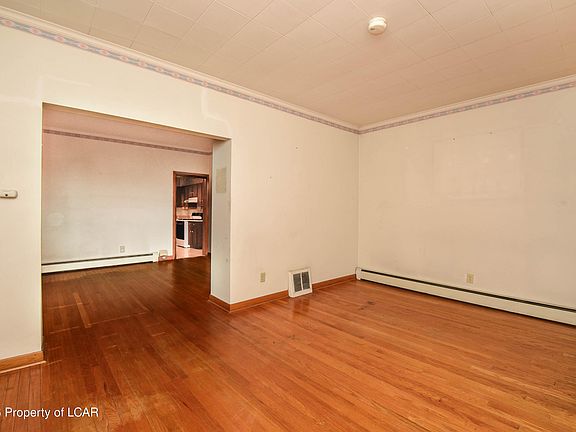 2nd image of 122 Searle St