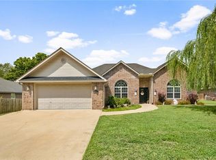 306 Meadows Ct, Pea Ridge, AR 72751