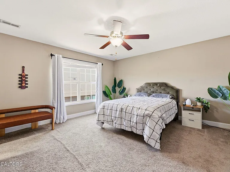1635 Silver Spur Ln — Photo 15