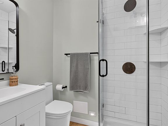 4th image of 417 Adams St APT 3L