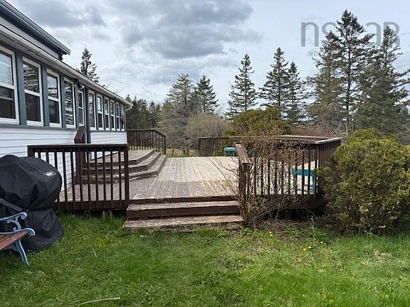5th image of 207 Bennetts Bay Rd