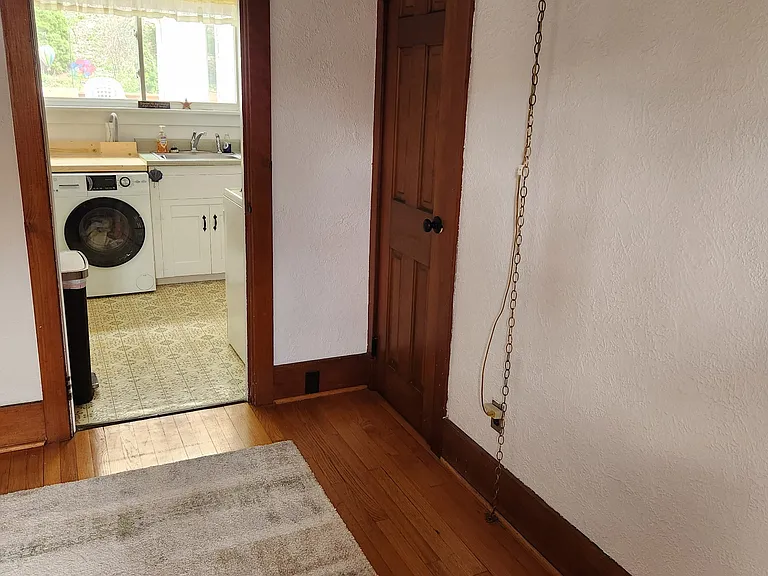 321 Linn St — Photo 6