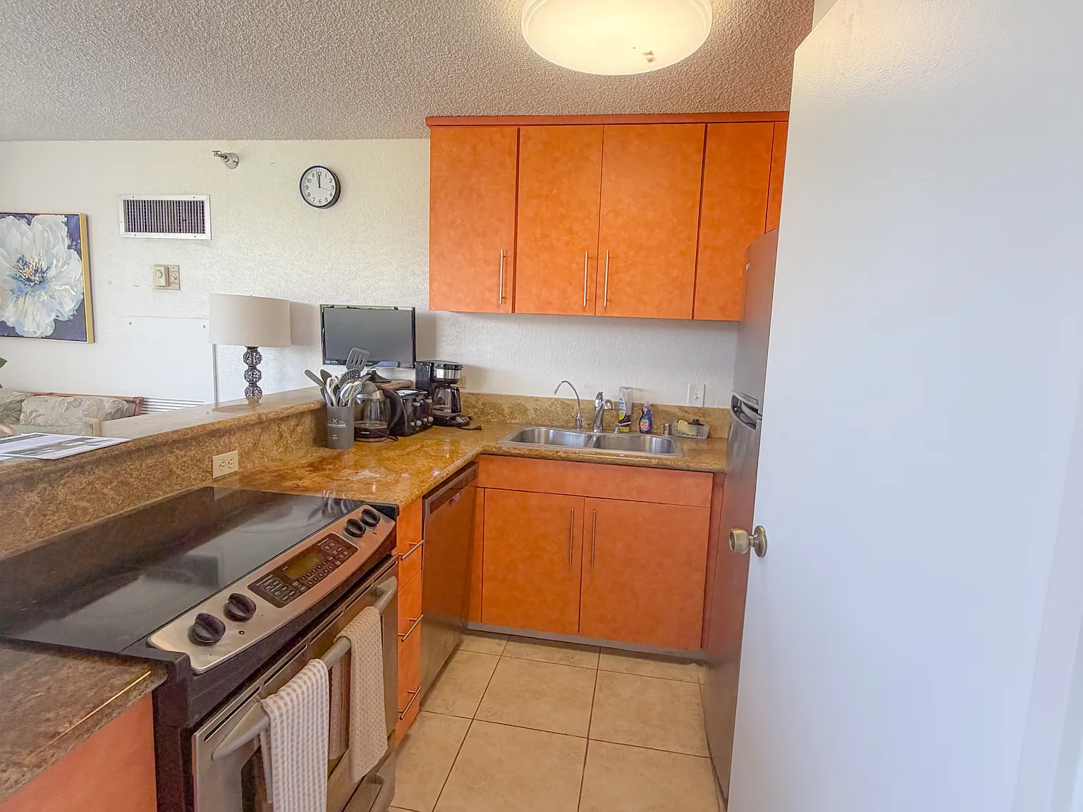 2 bed, 907 sqft, $3,550 — Photo 2