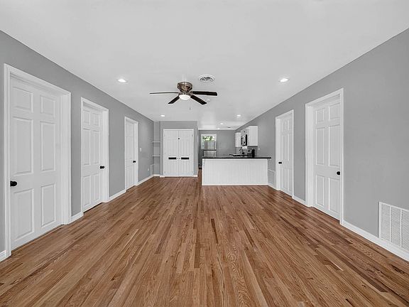 4th image of 1520 Congress Ln