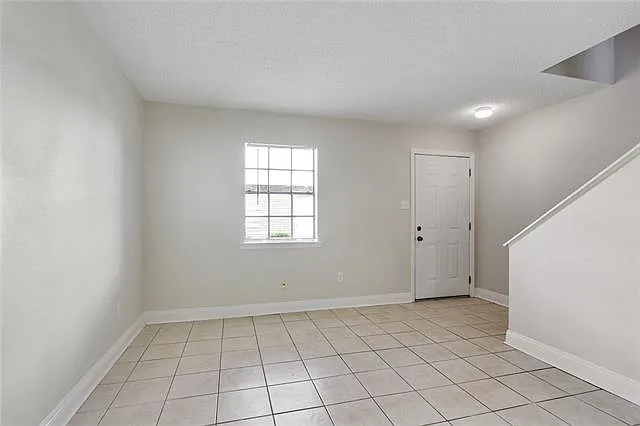 8897 Richmond Dr — Photo 6