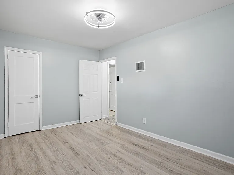 Oxford Cir — Photo 13