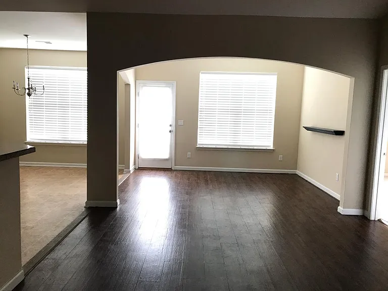 282 Burchwood Ln — Photo 3