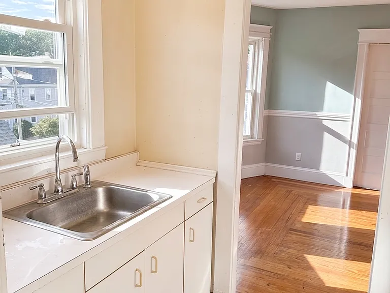 219 Brown St #3 — Photo 5