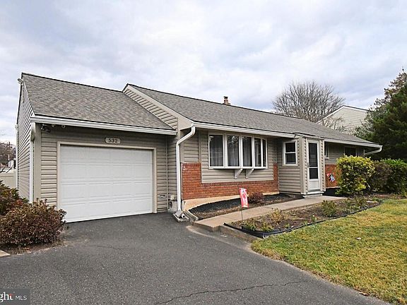 2nd image of 532 Sherwood Ln