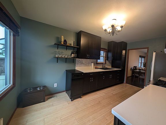 5th image of 1741 Burwell St