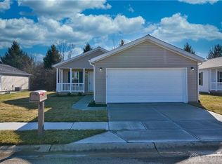 402 Park Hills Xing, Fairborn, OH 45324