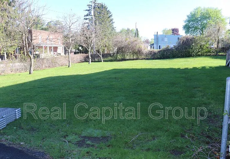 5 Ferris St #2 — Photo 22