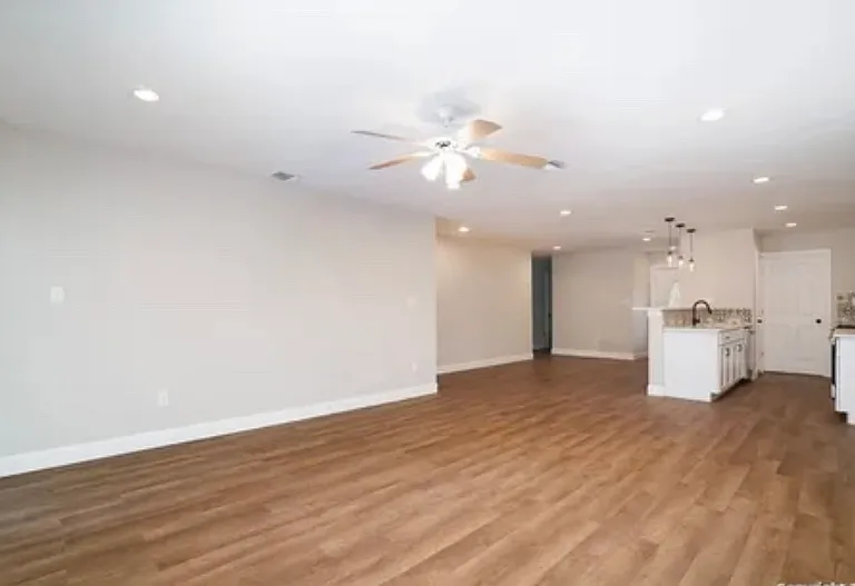 7347 Montgomery Dr — Photo 7