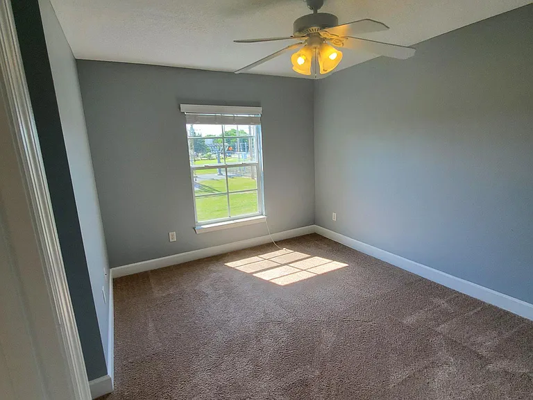 5660 Samter Ct — Photo 11