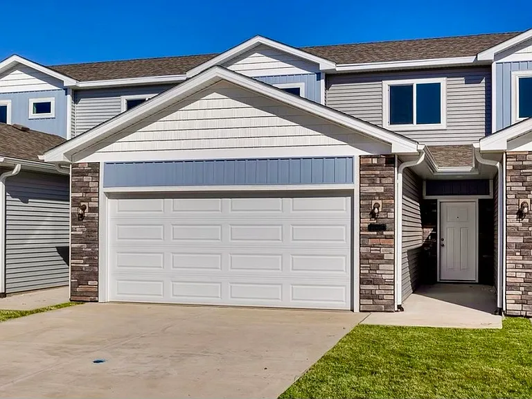 713 Umbra Pl — Photo 1