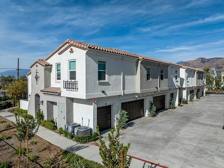 San Carlo Townhomes — Photo 10