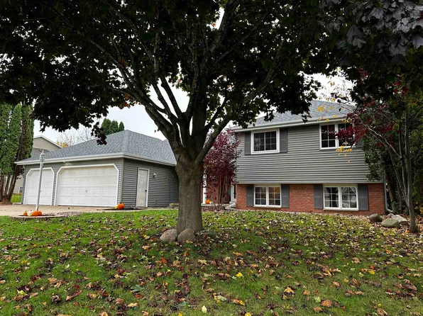 N1365 Tuckaway Ct, Greenville, WI 54942