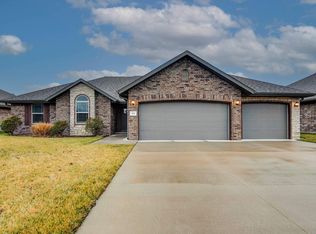 614 Eagle Park Dr, Nixa, MO 65714