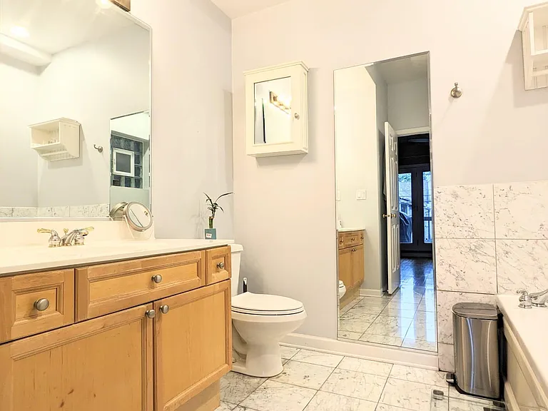 3240 N Sheffield Ave #2 — Photo 12