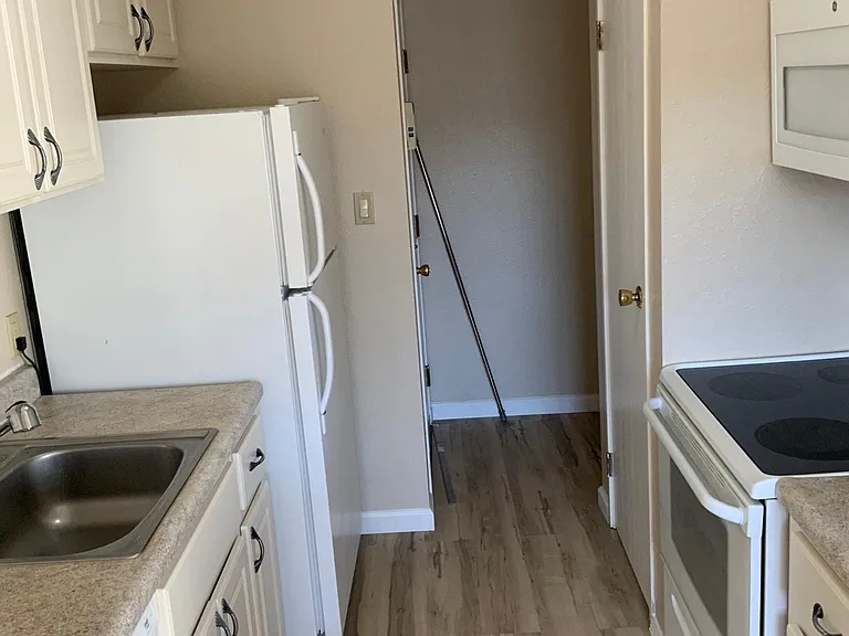 1533 Delucchi Ln #F — Photo 7