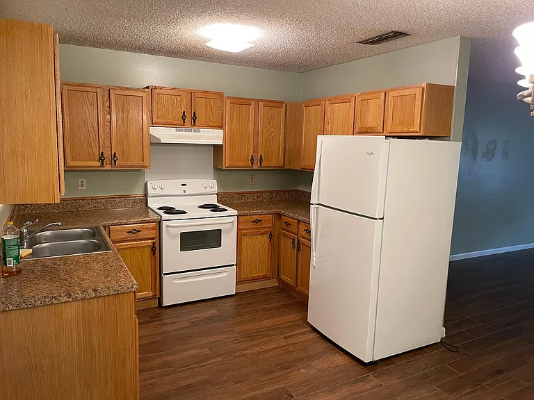 777 Douglas Dr #B — Photo 4
