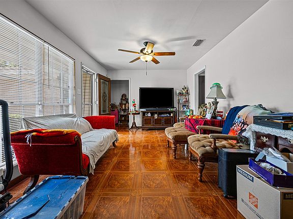 3rd image of 2510 Little John Ln