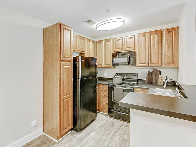 Brandemere Apartment Homes — Photo 36
