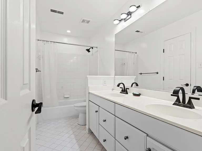 14216 Cervantes Ave — Photo 36
