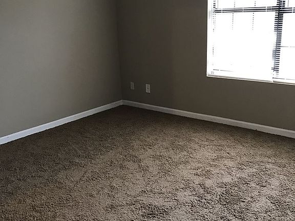 5th image of 2502 Hidden Cove Ct APT A