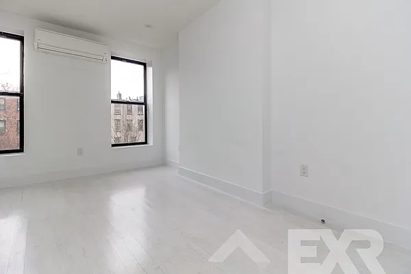 Rented by EXR | media 4