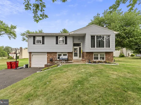 371 Carpenter Ln, Hatfield, PA 19440