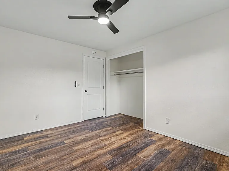 2115 N Courtney Dr — Photo 13