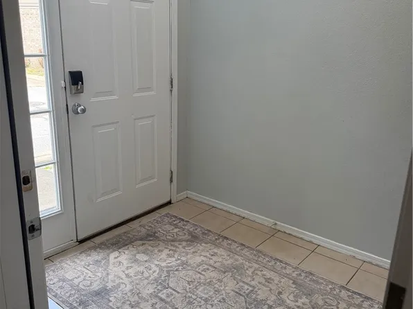 1850 N Scull Creek Dr, Fayetteville, AR 72703