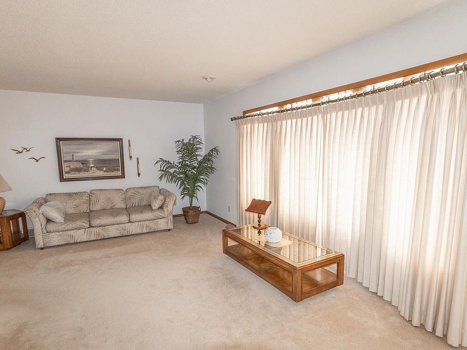 205 Young St SE, Blairstown, IA 52209 Zillow