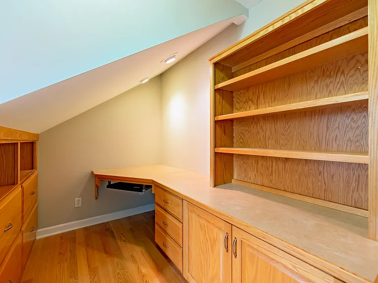 10 Hampshire Ln — Photo 24
