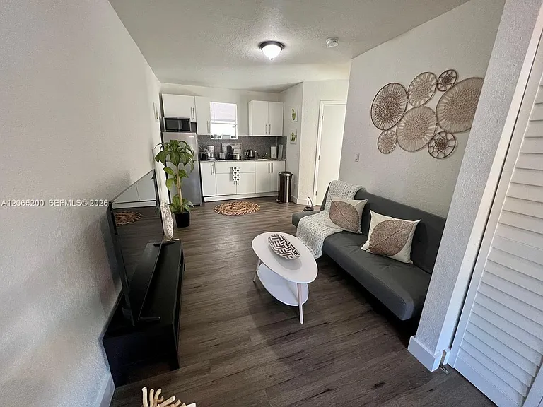 1068 NW 5th St #B-1 — Photo 11