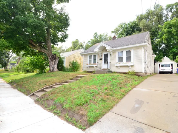 1129 Hollywood St NE, Grand Rapids, MI 49505