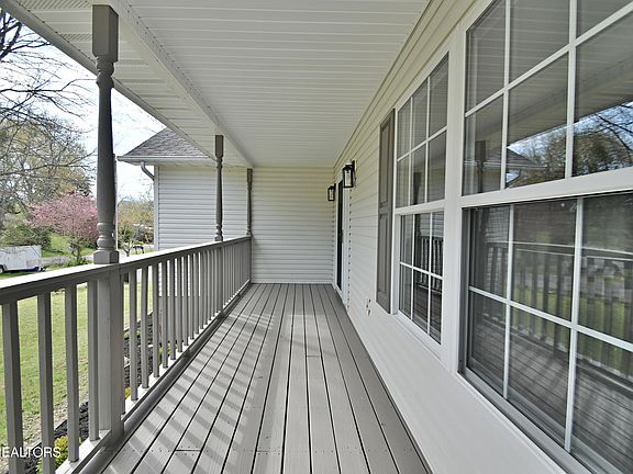 4th image of 2913 Village Ln