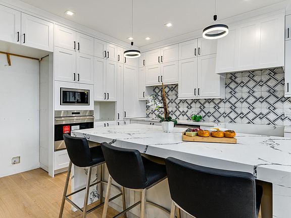 3rd image of 1545 W Diversey Pkwy #2