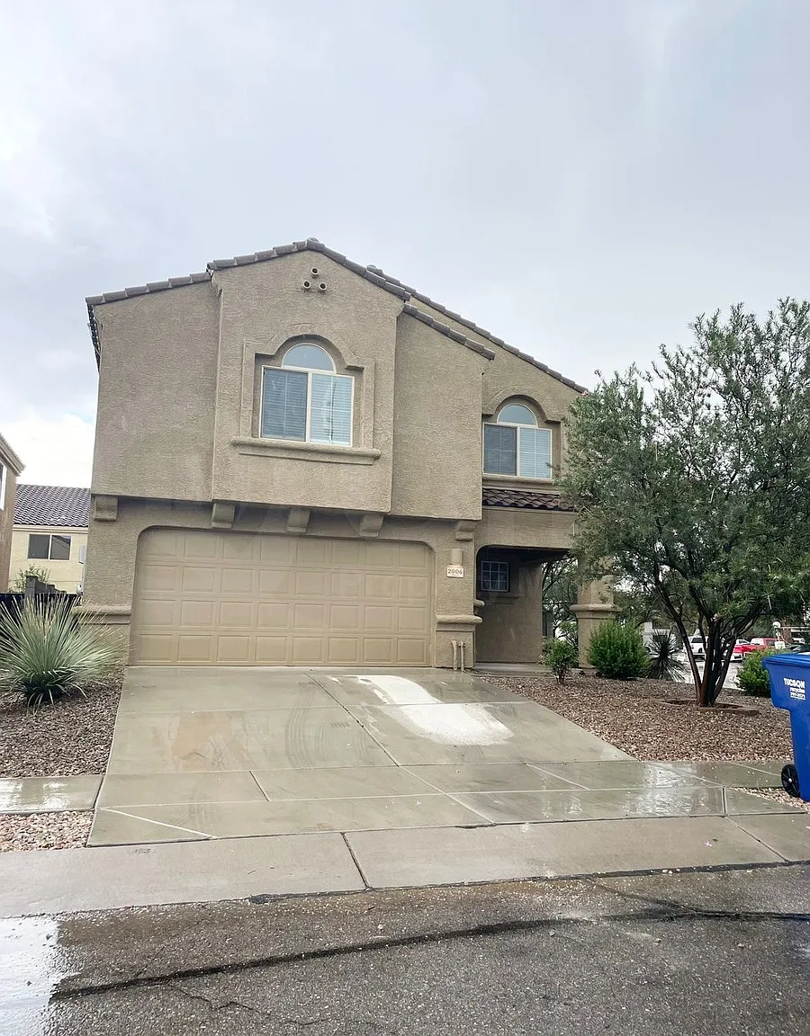 4 bed, 3.0 bath, 2301 sqft, $2,195 — Photo 2