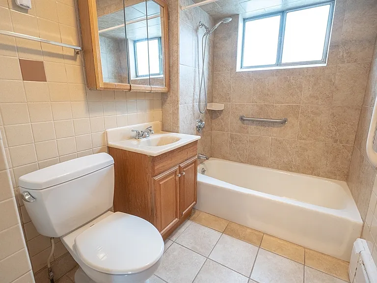 130 Francis St #1 — Photo 7