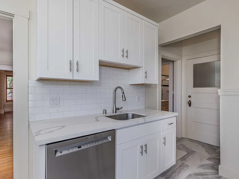 Top Floor 1br. Remodeled! W/D In-Unit! Dishwasher! — Photo 9