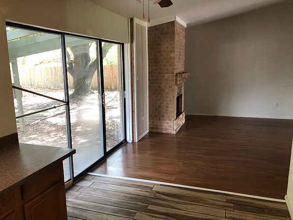 4th image of 404 Southlake Dr