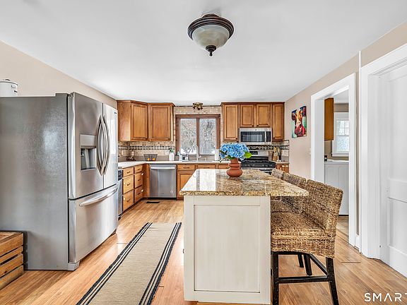 4th image of 699 Daniels Farm Road