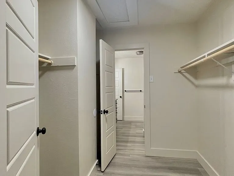1226 Royal Crest Dr — Photo 14