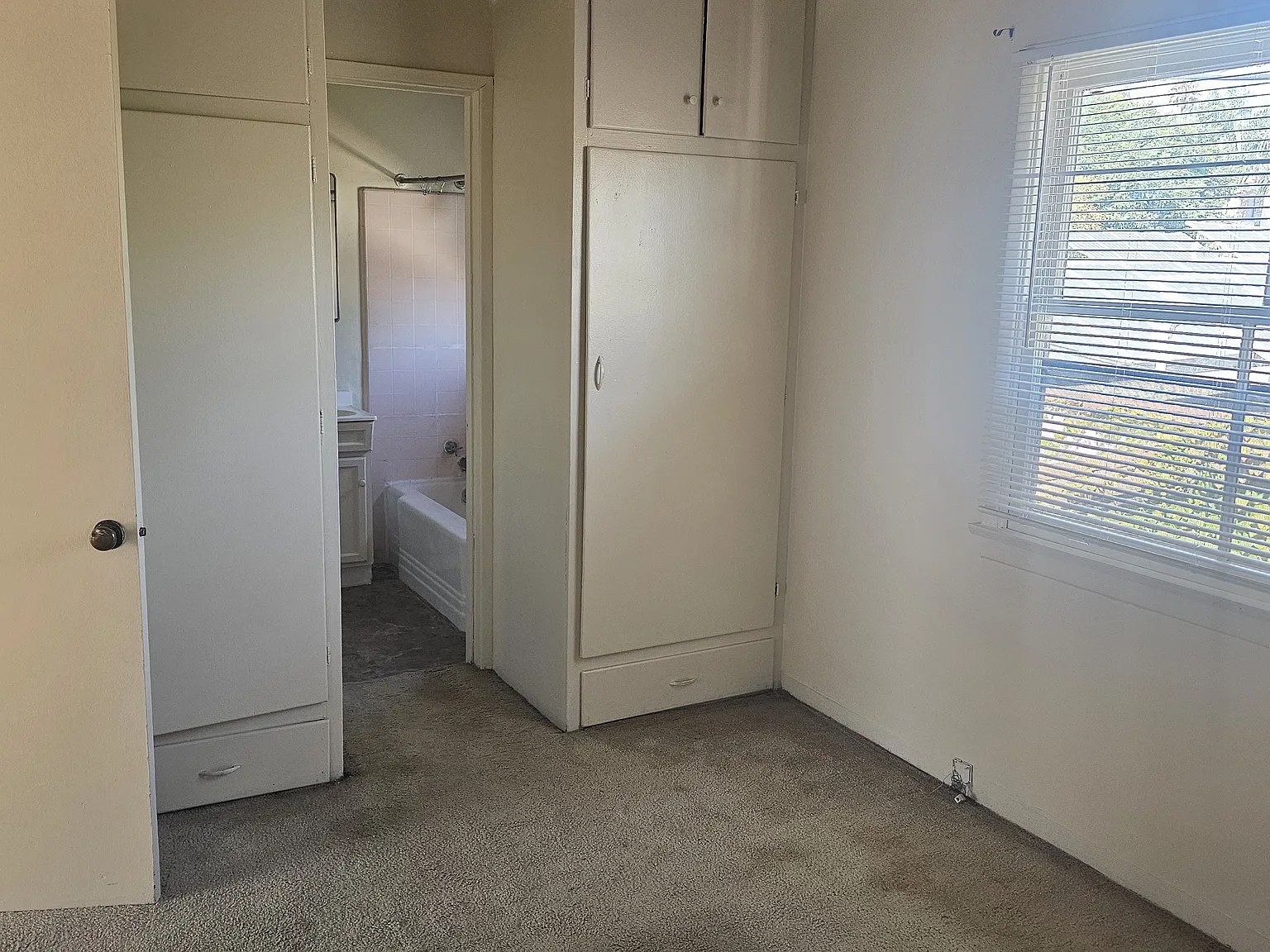 1467 E Main St — Photo 2
