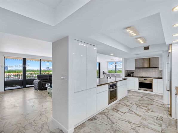 2 Grove Isle Dr #B1210