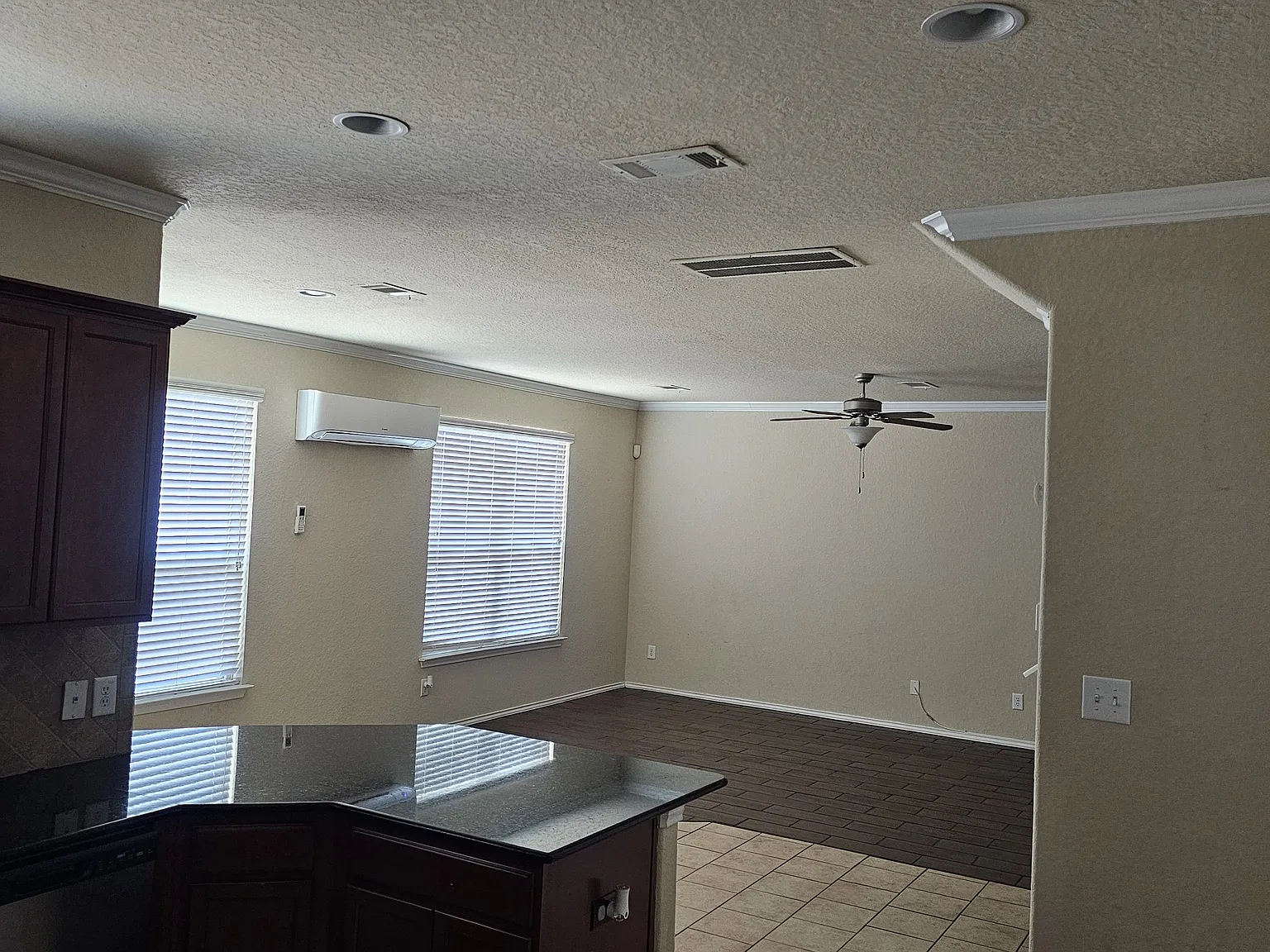4 bed, 2.5 bath, 1933 sqft, $1,995 — Photo 3