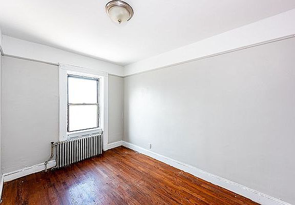 5th image of 1259 Pacific St APT 4R